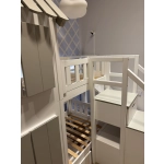 Łóżko piętrowe domek dla dzieci – konstrukcja z dachem